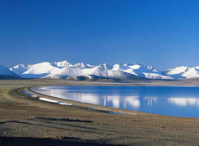 四十岁的女人早秋穿长裙，要谨记“四不要”，不然裙子再贵也白搭