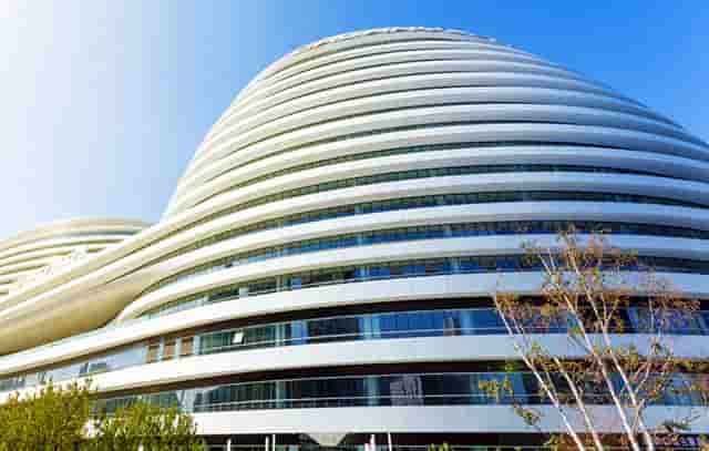 时尚风衣穿搭技巧视频(小个子风衣穿搭技巧)